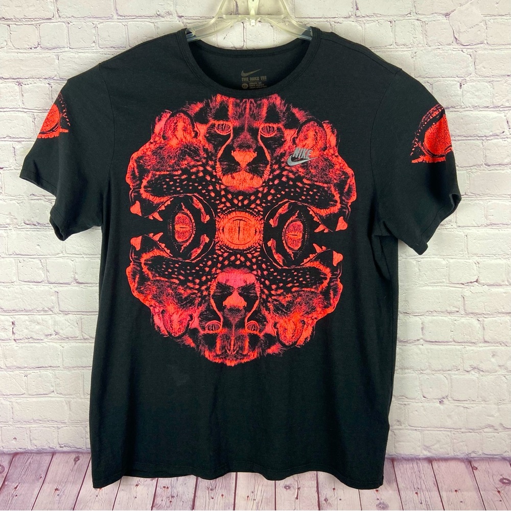 Nike Mens Black with Red Graph Tee. Size: XXL